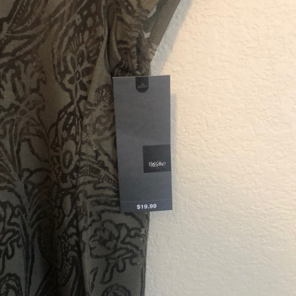 Sheer Design Tee - Picture 3 of 6